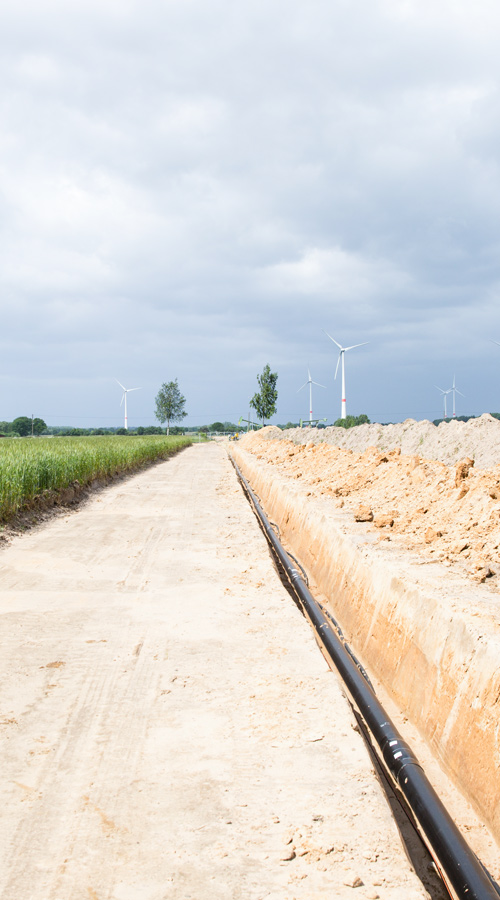 Leitungsschacht in Erde