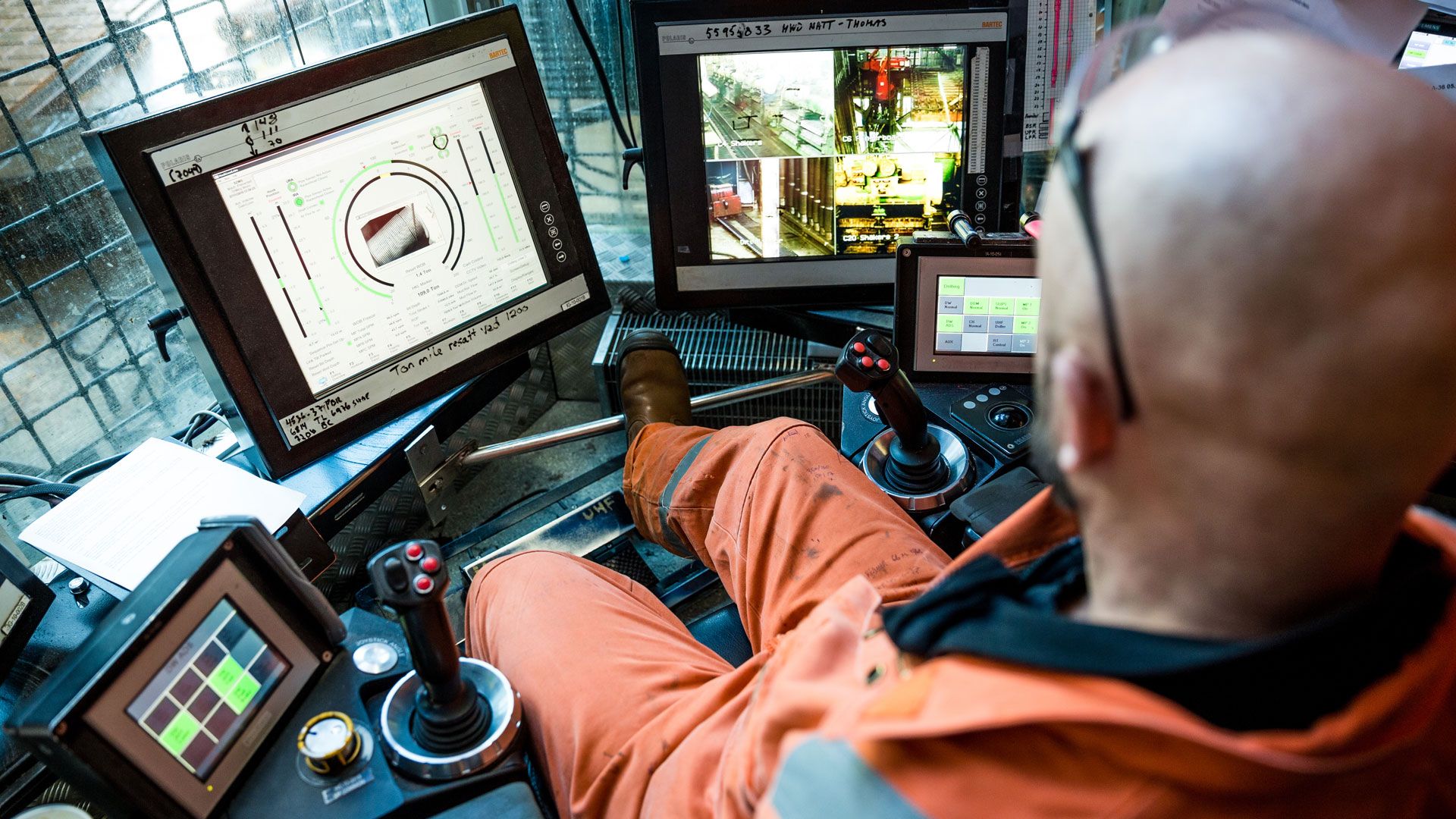 Wintershall Dea Arbeiter in Kran