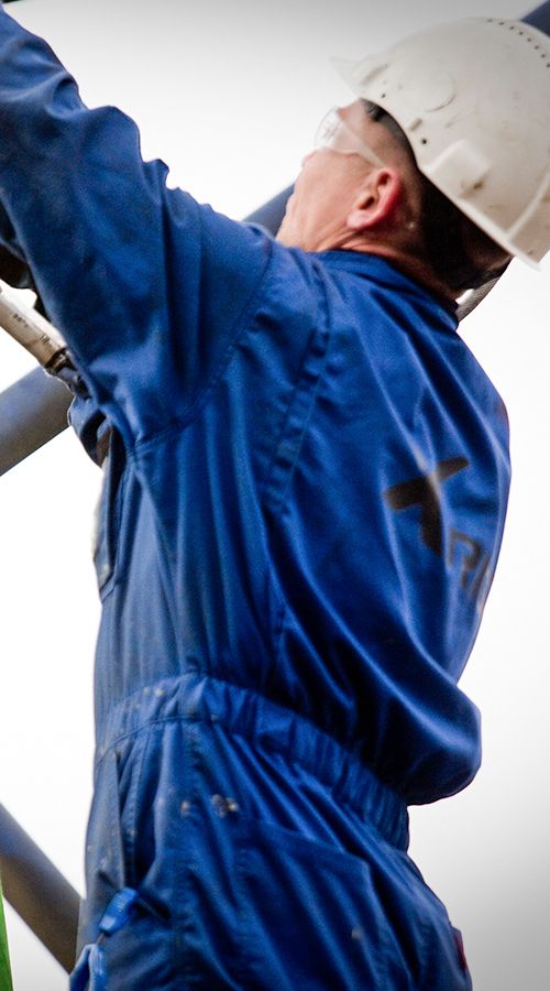 Wintershall Dea Construction worker climbing a scaffolding